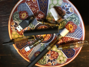 Vape pens and oil carts Vape pens and oil carts