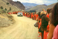 Osho Rajneesh Drive-by in Rajneeshpuram © 2003 Samvado Gunnar Kossatz Osho Rajneesh Drive-by in Rajneeshpuram © 2003 Samvado Gunnar Kossatz